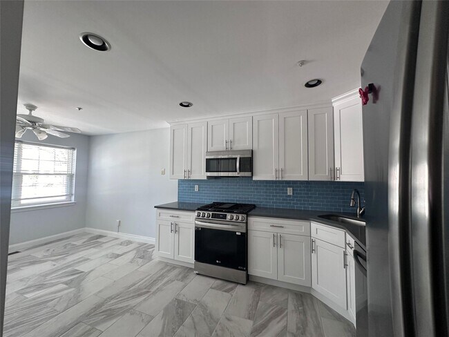 Foto del edificio - 140 Winding Ridge Rd
