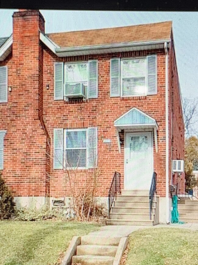 Building Photo - 238 E 11th Ave