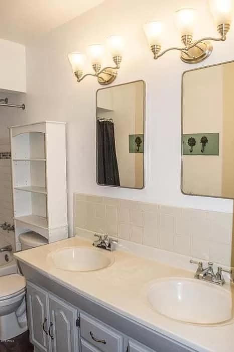 Photo - 1634 E 12th St House