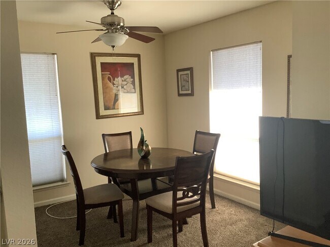 Foto del edificio - 682 Oakmont Ave