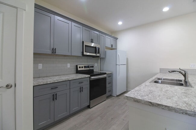 Building Photo - 1073 S Cedar Pl