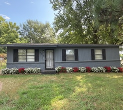 Building Photo - 805 Leacrest Ave