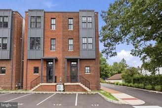 Building Photo - 117 Thornton Ln