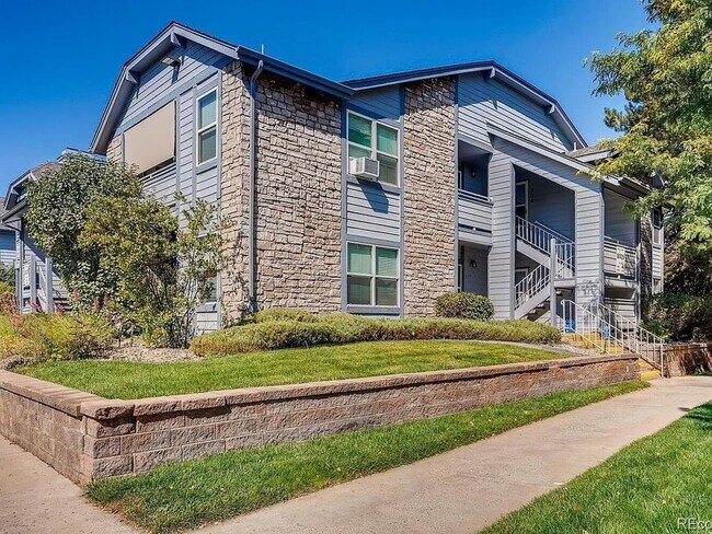 Foto del edificio - 2 Bedroom Condo in Lakewood