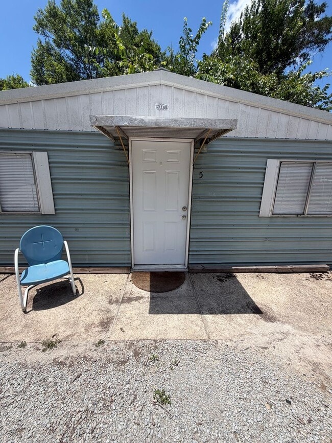 Building Photo - 1426 Cranfield Rd