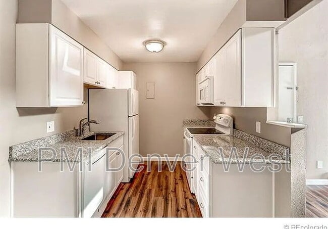 Building Photo - 381 S Ames St