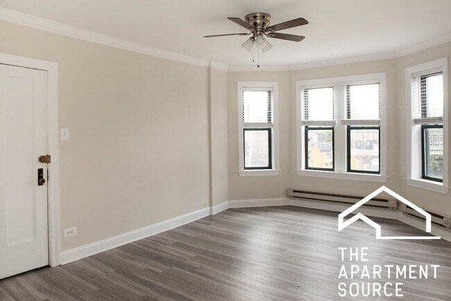 Building Photo - 3843 N Greenview Ave