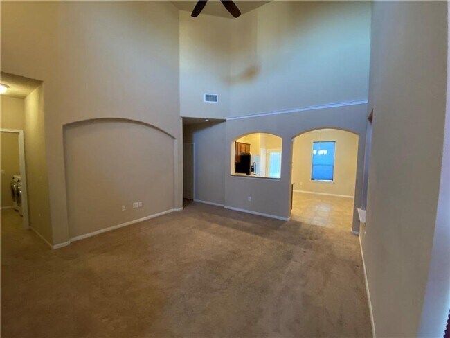 Building Photo - 617 Pinnacle Dr