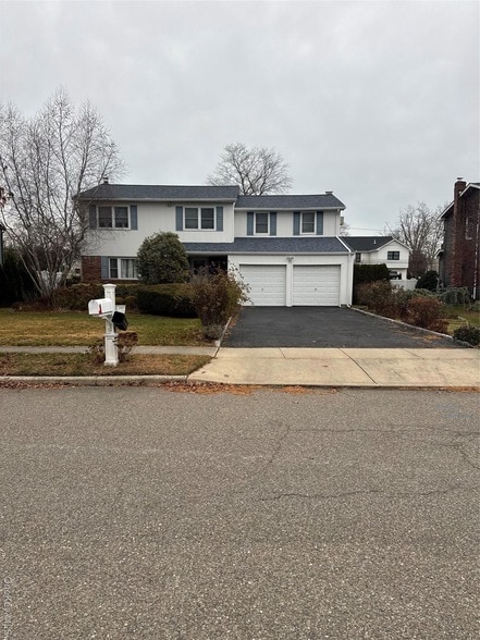 Building Photo - 15 Sherry Ln