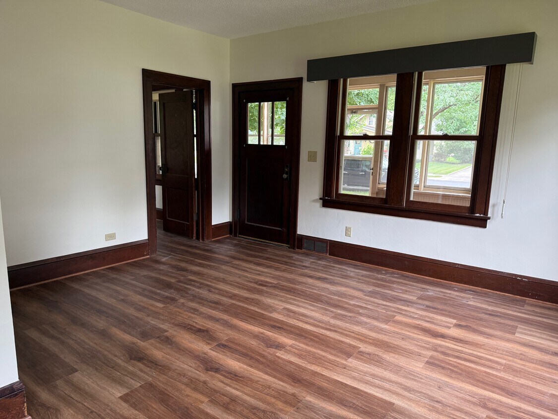 Foto del edificio - 217 E 2nd St