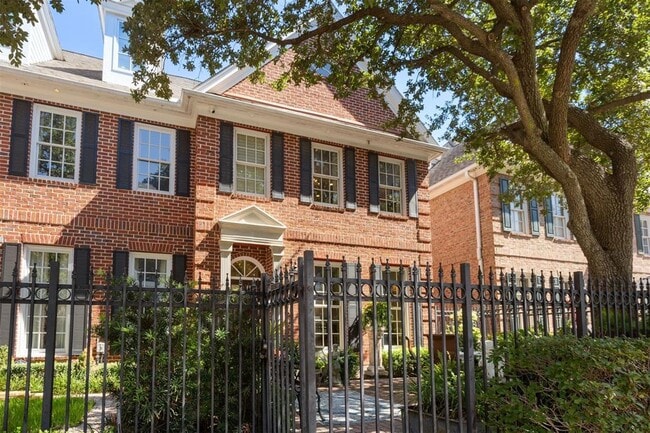 Building Photo - 5124 Chevy Chase Dr