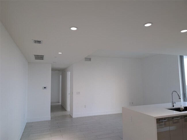 Building Photo - 2000 Metropica Wy