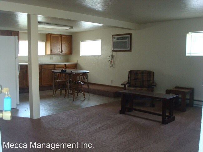 Building Photo - 2 br, 1 bath Apartment - 828 Seventh St.