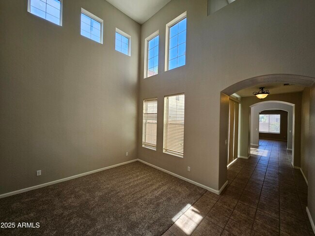 Building Photo - 2065 E Hulet Dr
