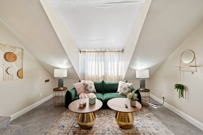 Building Photo - 3820 Essex Cir