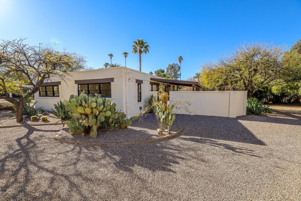 Foto principal - "Charming 3-Bed Oasis with Granite Touches...