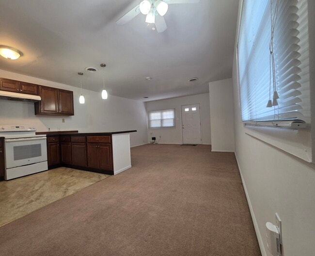 Building Photo - 7 Bridle Path Ln