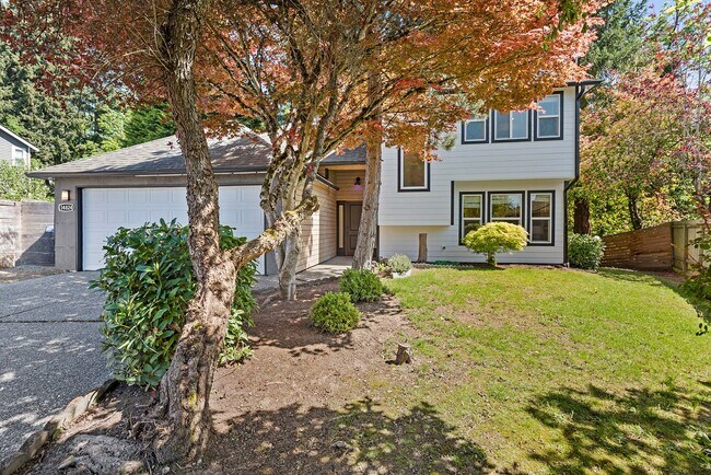 Foto del edificio - Updated 4BR Home in Norway Hill | Modern Kitchen, Covered Deck & Prime Bothell Location