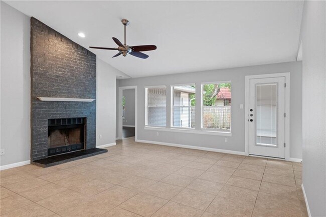 Building Photo - 1904 Dayflower Trce