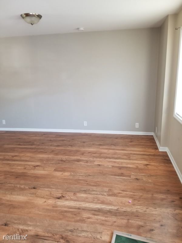 Foto del edificio - 1 br, 1 bath Apartment - 1002 Green Ridge Ave