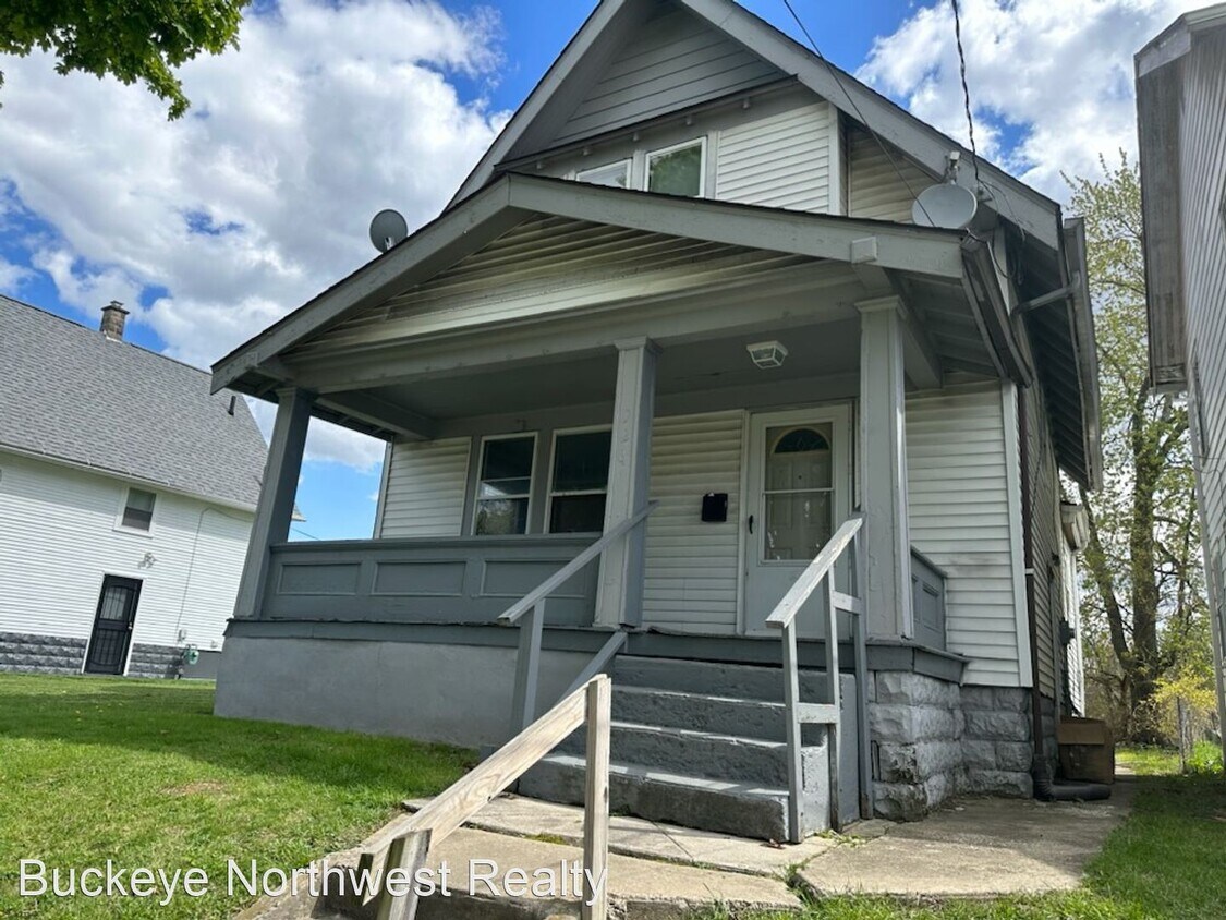 Primary Photo - 3 br, 1 bath House - 926 St John Ave