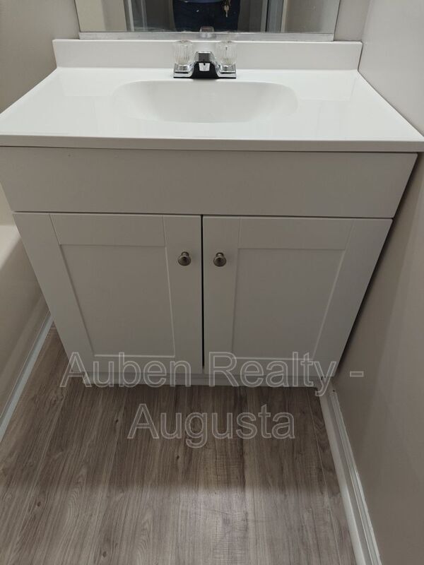 Foto del edificio - 2930 Dahlia Dr