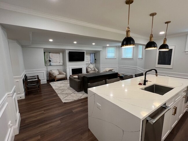 Building Photo - HOT BROOKLINE LISTING!!!!!