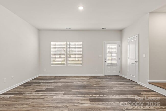 Building Photo - 117 Dogwood Vlg Trl