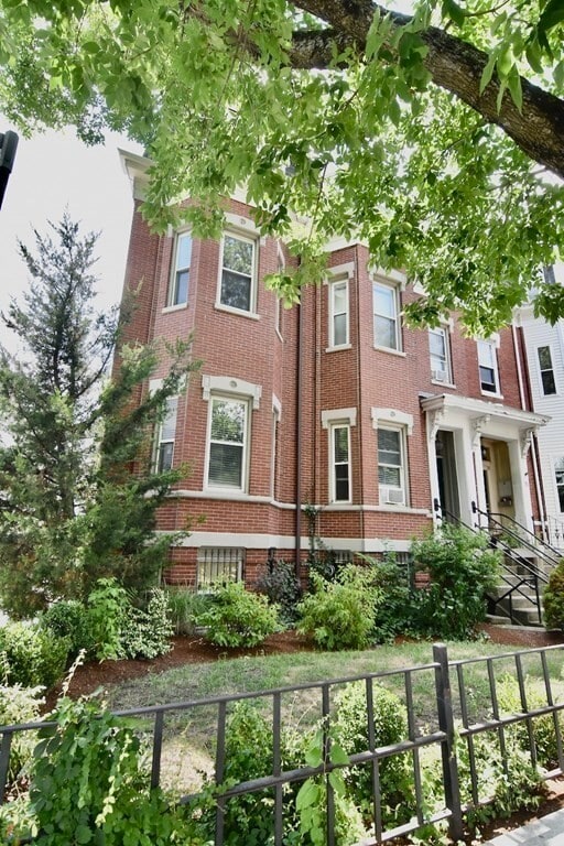 Building Photo - 17 Savin Hill Ave