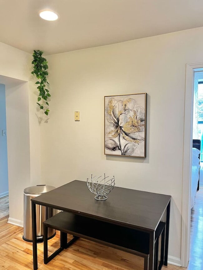 Foto del edificio - 2544 N Burling St