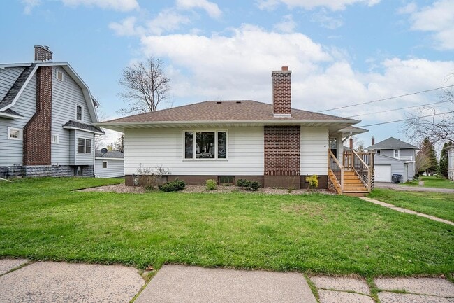Building Photo - 16 Snelling Ave