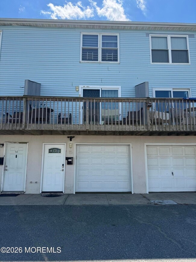 Building Photo - 15 Beachway Ave