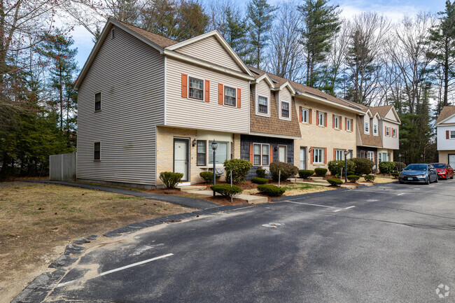 88 Golfview Dr Manchester, NH - Greenview Village Townhouses