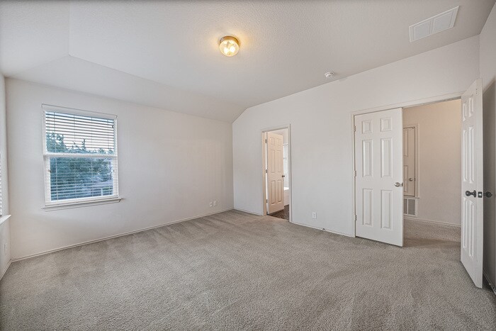 Foto principal - 3500 Savage Springs Dr