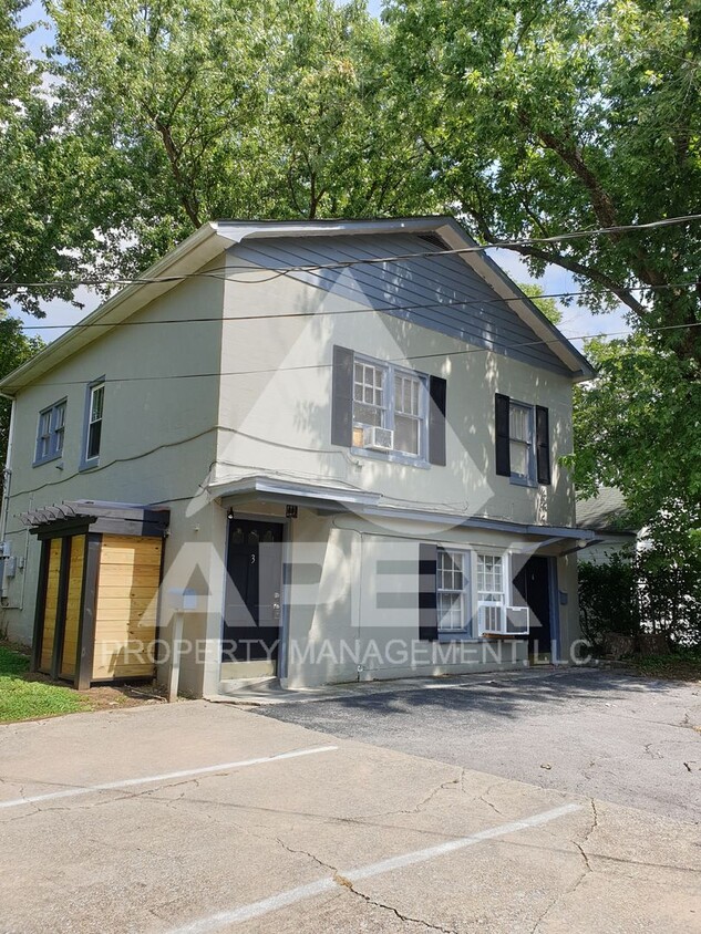 Primary Photo - Spacious Top Floor 2 Bd - 1Ba Duplex Apart...