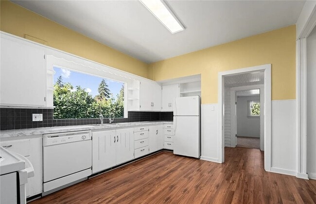 Building Photo - Charming Craftsman Rental in a Prime Bellingham Location