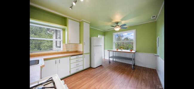 Foto del edificio - 142 Bungalow Ave