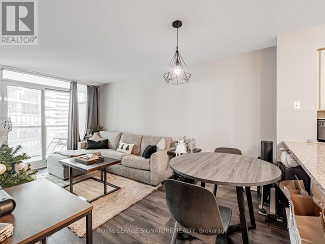 Photo du bâtiment - 51 Lower Simcoe St