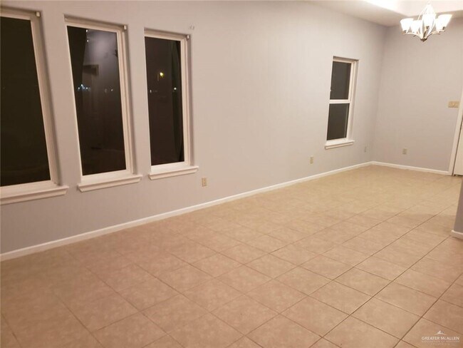 Building Photo - 2716 Primrose Ave
