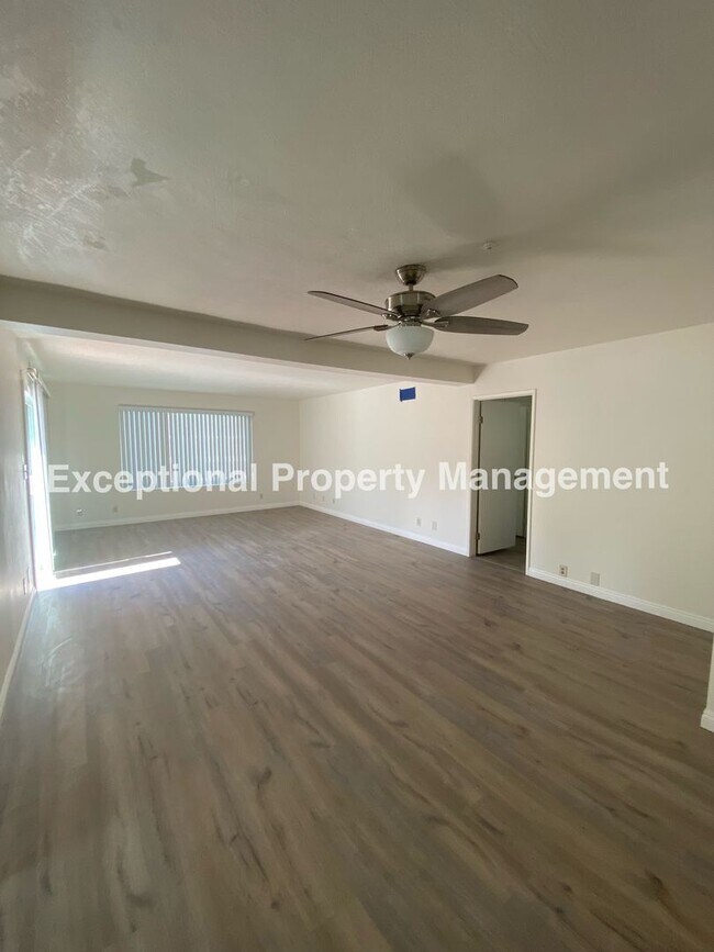 Foto del edificio - Great 4 bedroom 2 bath single story home