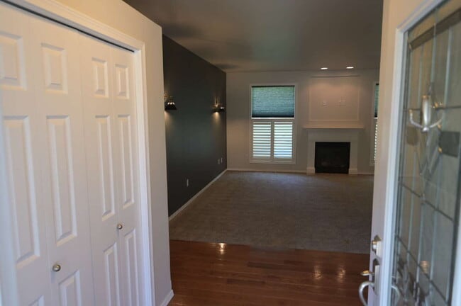 Building Photo - 2 bed plus office, 2 bathroom condo in Sun...
