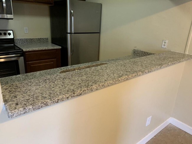 Foto del edificio - 3455 Countryside Blvd, Apt. 73