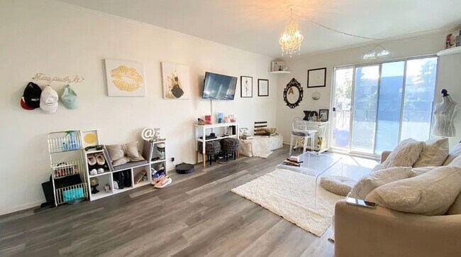 Foto del edificio - **1139 E Ocean Blvd #301 Long Beach** Upstairs 1 bedroom 1 bath !!2 weeks free OAC!!