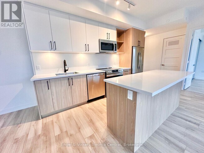 Building Photo - 333 Sunseeker Ave