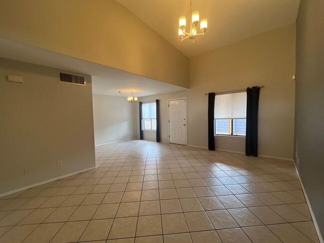 Foto del edificio - 3 bedroom 2.5 bath townhome for rent