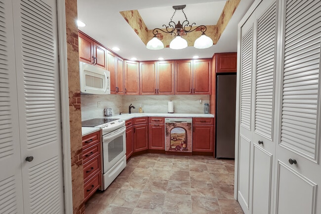 Building Photo - 5601 Jimmy Buffett Mem Hwy