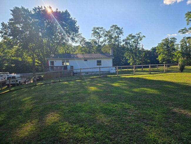 Foto del edificio - 5409 Indian Fields Rd