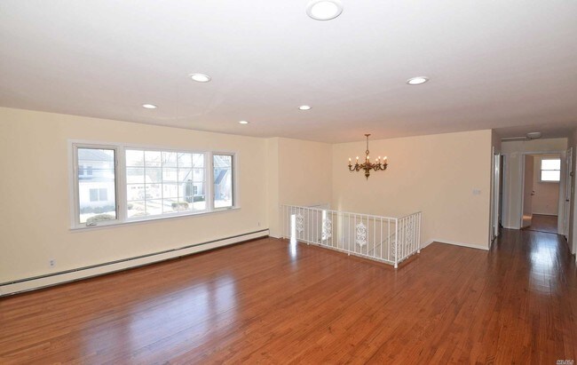 Building Photo - 179 Berry Hill Rd