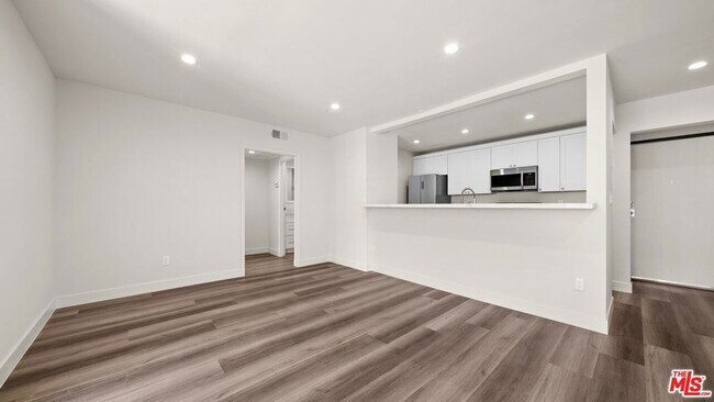 Foto del edificio - 7453 Haskell Ave