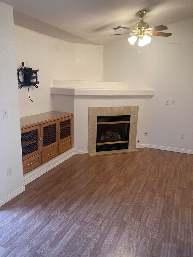 Building Photo - 2BR/2BA Condo -